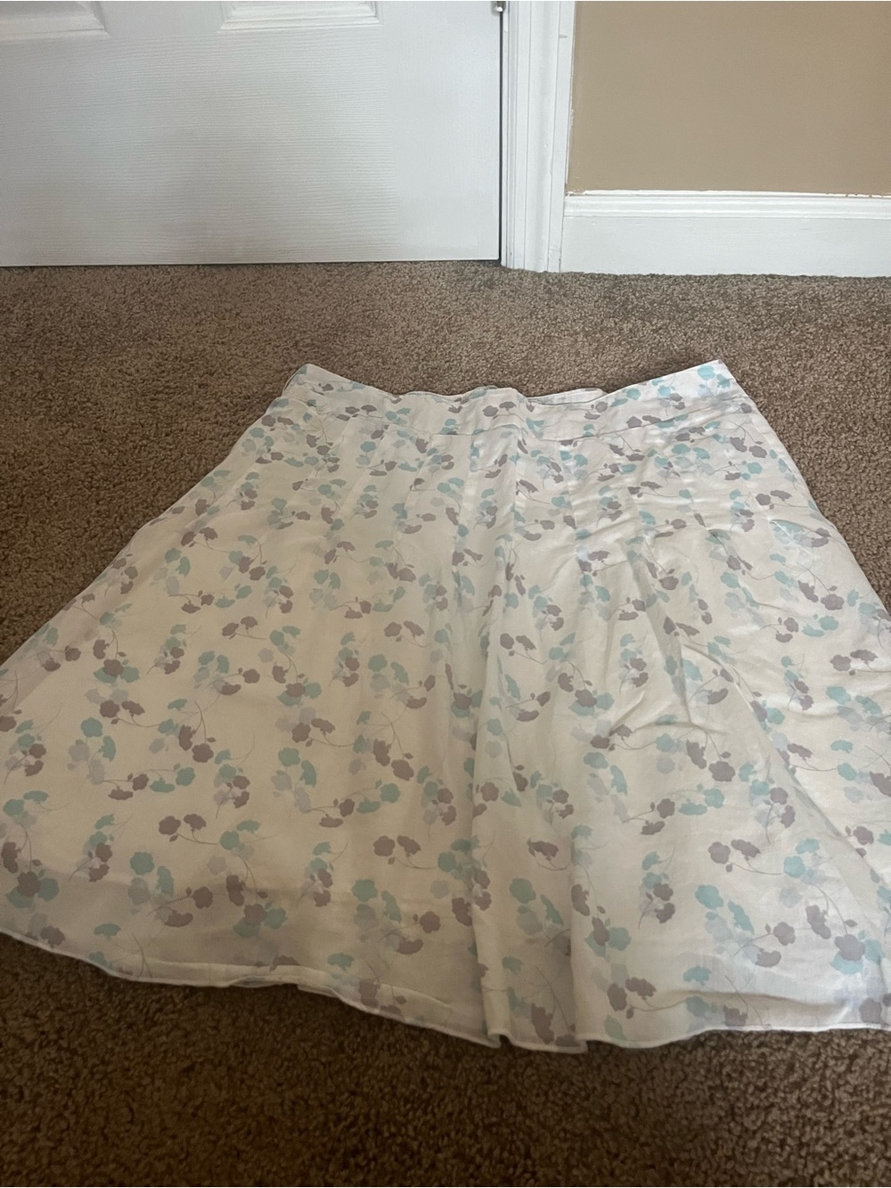 American eagle Light Floral A-Line Skirt in Cream with Pastel Accents size 8